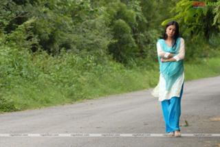 Shraddha Arya feet photo thumbnail