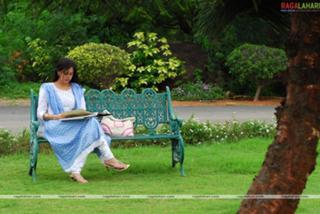 Shraddha Arya feet photo thumbnail