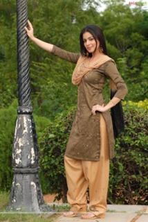 Shraddha Arya feet photo thumbnail