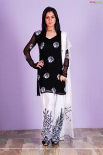 Shraddha Arya feet photo thumbnail