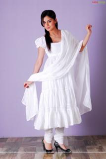 Shraddha Arya feet photo thumbnail