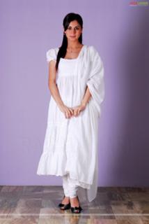 Shraddha Arya feet photo thumbnail