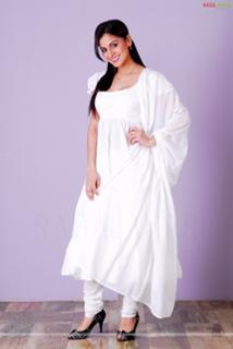 Shraddha Arya feet photo thumbnail