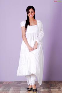 Shraddha Arya feet photo thumbnail