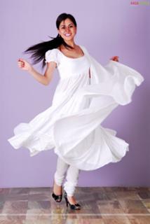 Shraddha Arya feet photo thumbnail