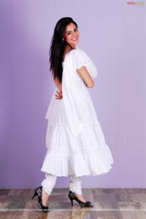 Shraddha Arya feet photo thumbnail