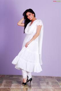 Shraddha Arya feet photo thumbnail