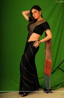 Shraddha Arya feet photo thumbnail