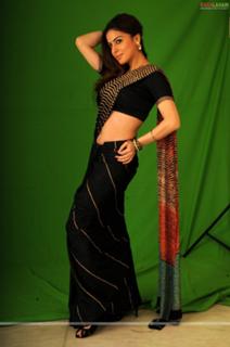 Shraddha Arya feet photo thumbnail