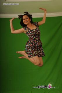 Shraddha Arya feet photo thumbnail