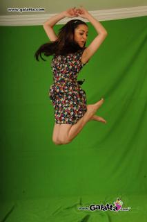 Shraddha Arya feet photo thumbnail