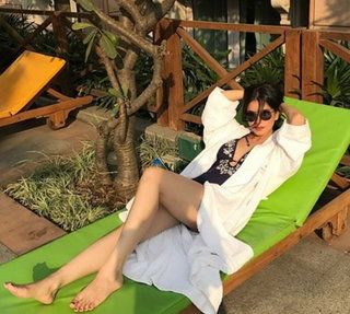 Shraddha Arya feet photo thumbnail