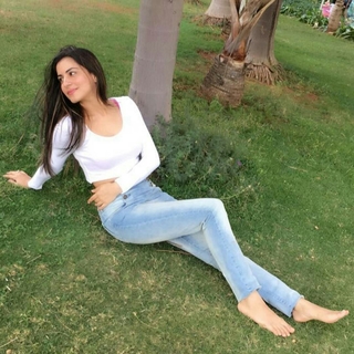 Shraddha Arya feet photo thumbnail