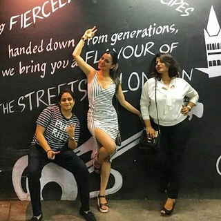 Shraddha Arya feet photo thumbnail