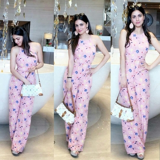 Shraddha Arya feet photo thumbnail