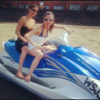 Shraddha Arya feet photo thumbnail