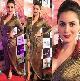 Shraddha Arya feet photo thumbnail