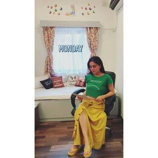 Shraddha Arya feet photo thumbnail