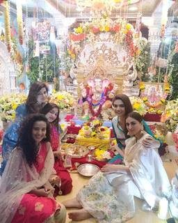 Shraddha Arya feet photo thumbnail