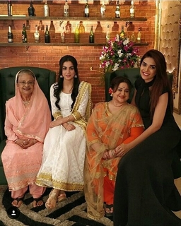 Shraddha Arya feet photo thumbnail