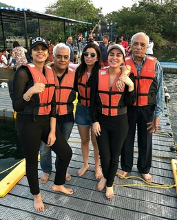 Shraddha Arya feet photo thumbnail