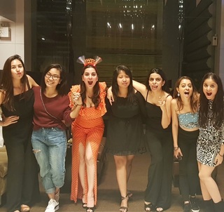 Shraddha Arya feet photo thumbnail