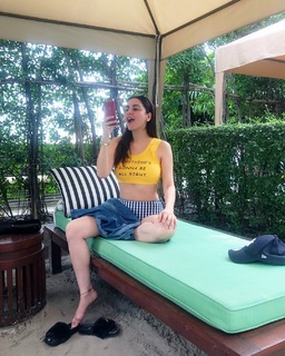 Shraddha Arya feet photo thumbnail