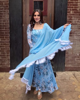 Shraddha Arya feet photo thumbnail