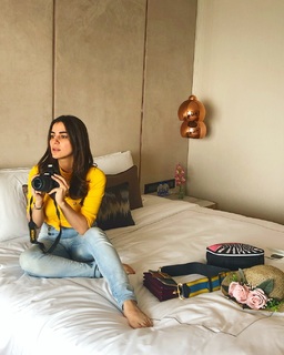 Shraddha Arya feet photo thumbnail