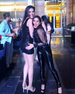 Shraddha Arya feet photo thumbnail