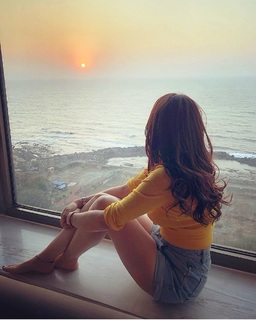 Shraddha Arya feet photo thumbnail