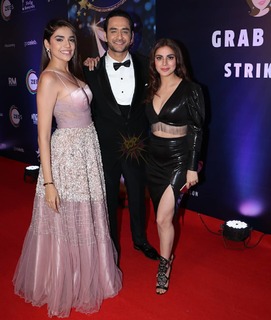 Shraddha Arya feet photo thumbnail