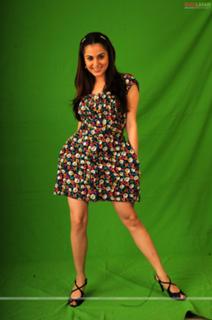 Shraddha Arya feet photo thumbnail
