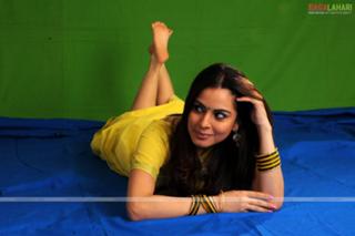 Shraddha Arya feet photo thumbnail
