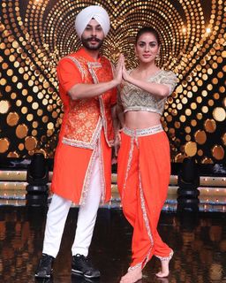 Shraddha Arya feet photo thumbnail