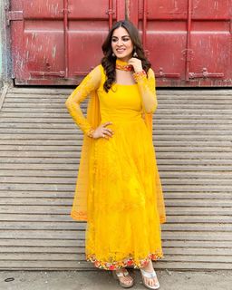 Shraddha Arya feet photo thumbnail