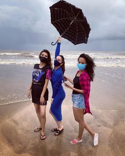 Shraddha Arya feet photo thumbnail