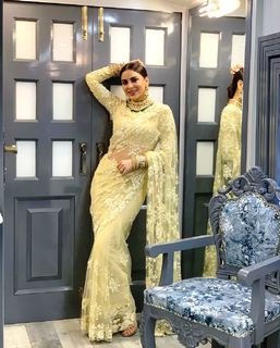 Shraddha Arya feet photo thumbnail