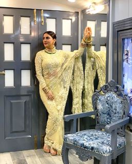 Shraddha Arya feet photo thumbnail