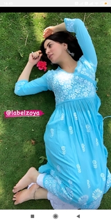 Shraddha Arya feet photo thumbnail