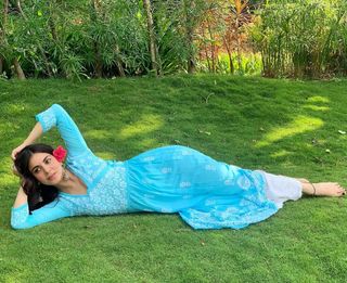Shraddha Arya feet photo thumbnail