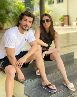 Shraddha Arya feet photo thumbnail