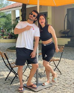 Shraddha Arya feet photo thumbnail