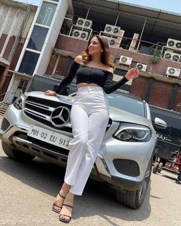 Shraddha Arya feet photo thumbnail