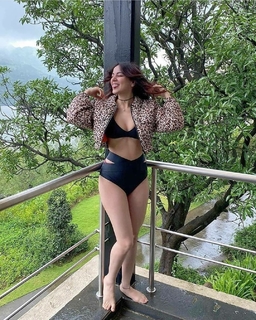 Shraddha Arya feet photo thumbnail