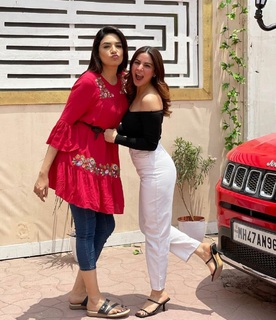 Shraddha Arya feet photo thumbnail