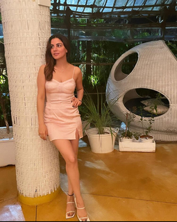 Shraddha Arya feet photo thumbnail