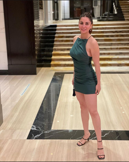 Shraddha Arya feet photo thumbnail