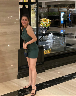 Shraddha Arya feet photo thumbnail