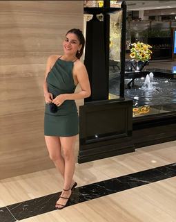 Shraddha Arya feet photo thumbnail